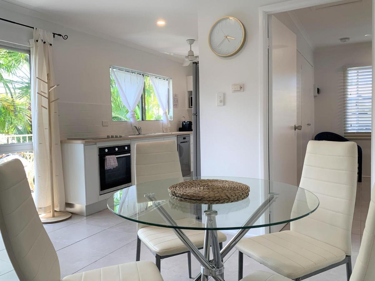 Lychee Tree Holiday Apartments Port Douglas Exterior photo