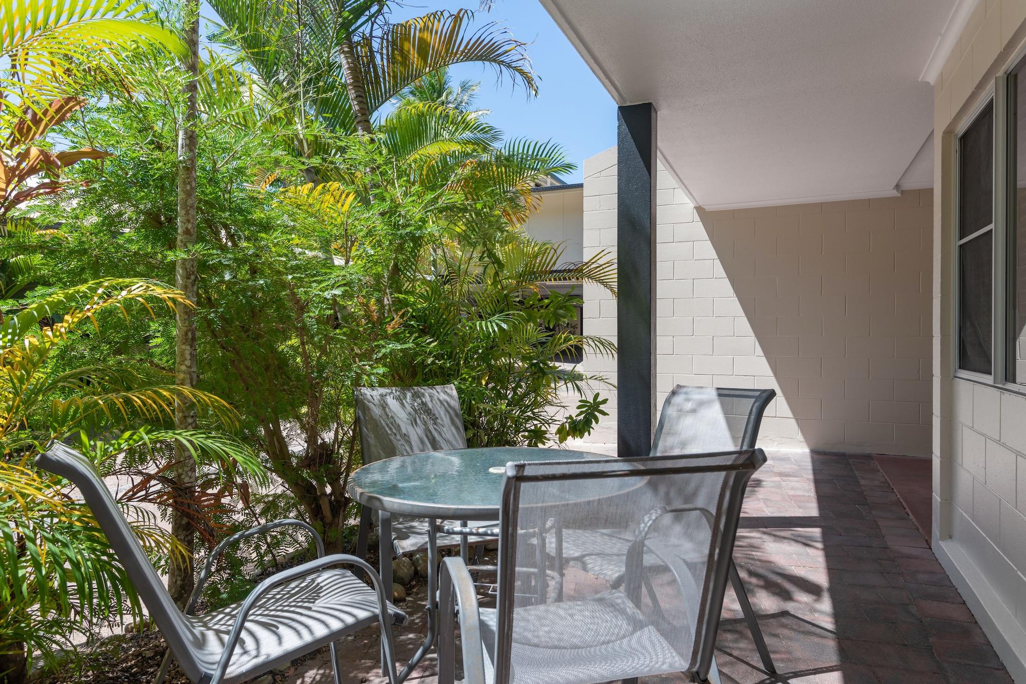 Lychee Tree Holiday Apartments Port Douglas Exterior photo