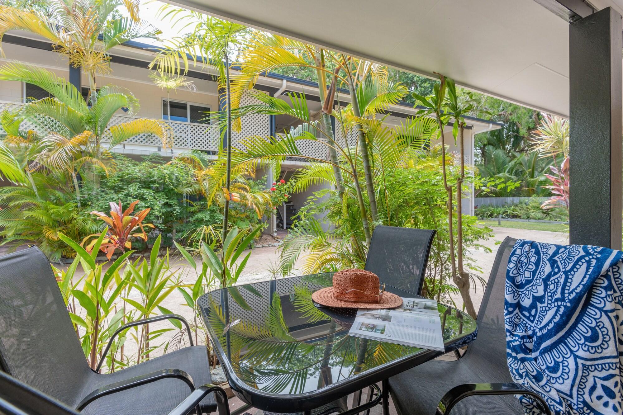 Lychee Tree Holiday Apartments Port Douglas Exterior photo