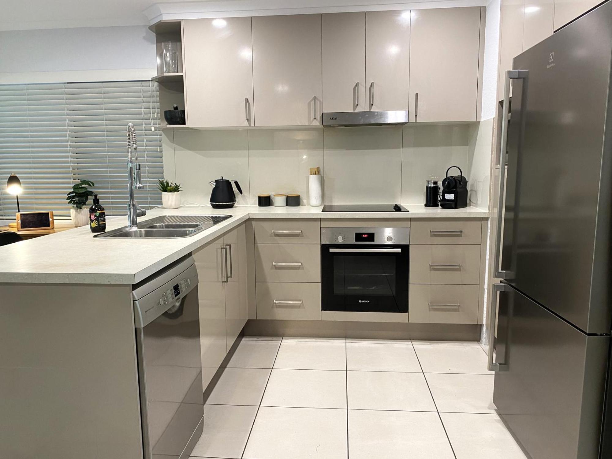 Lychee Tree Holiday Apartments Port Douglas Room photo