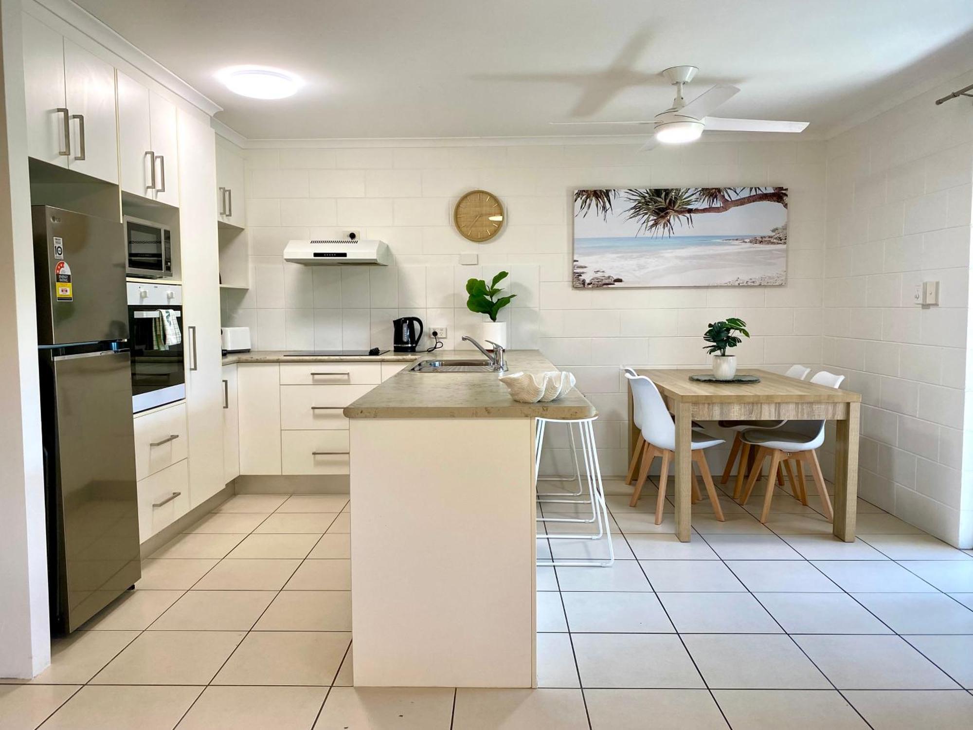 Lychee Tree Holiday Apartments Port Douglas Exterior photo
